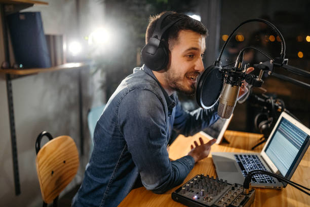 SALUDOS Y DEDICACION DE CANCIONES